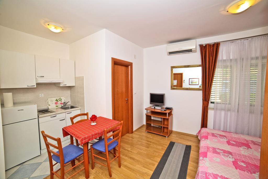 Apartments Bozikovic Podstrana Zimmer foto
